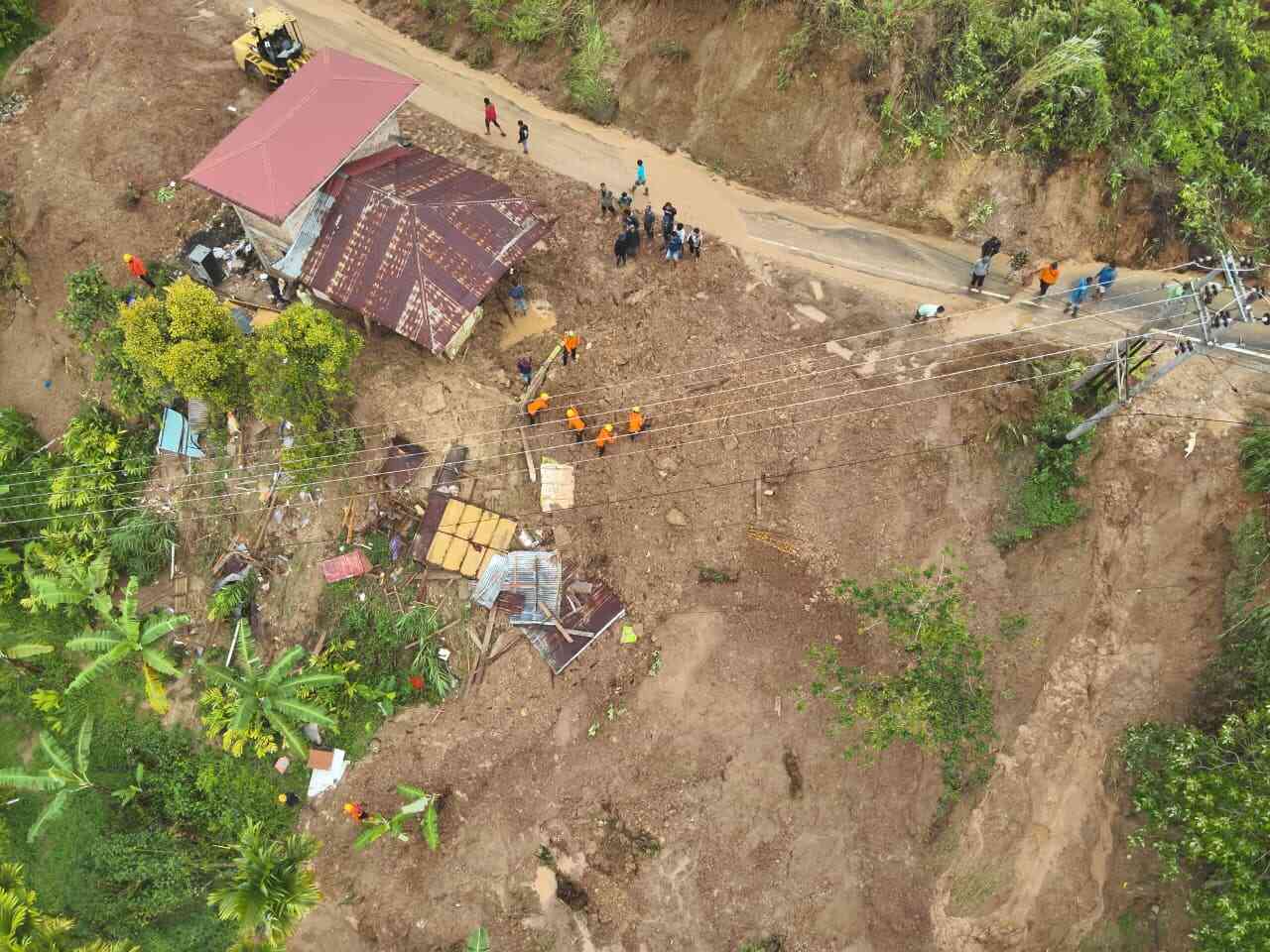 Satu Warga Hilang Tertimbun Longsor, Operasi SAR Berlanjut Hingga Esok