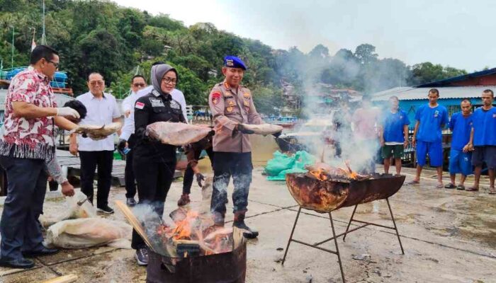 Polda Sumbar Musnahkan Ratusan Kg Ikan dari Berbagai Jenis