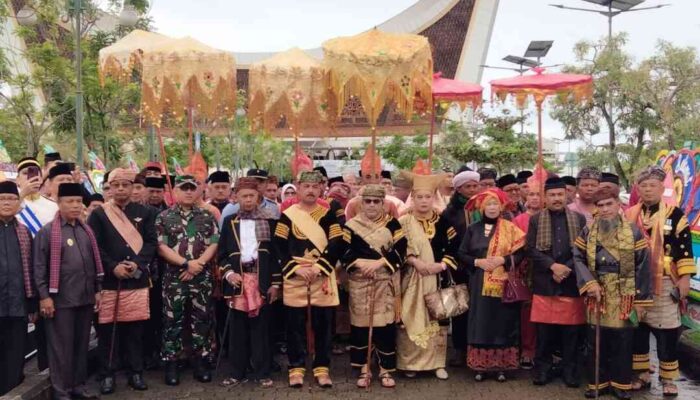 Gala Datuak Rahyussalim Dilewakan, Jembatan Bagi Sumbar Buka Kerja Sama Internasional