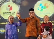 Komitmen Pelayanan Informasi, Bawaslu Sumbar Raih Empat Penghargaan