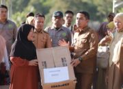 Wako Solok Serahkan Mesin Pompa Air untuk Petani