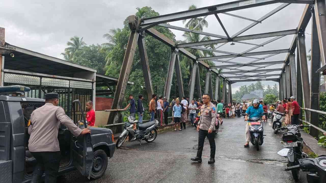 Warga Hilang Terseret Arus Saat Menyeberangkan Sapi di Lubuk Basung