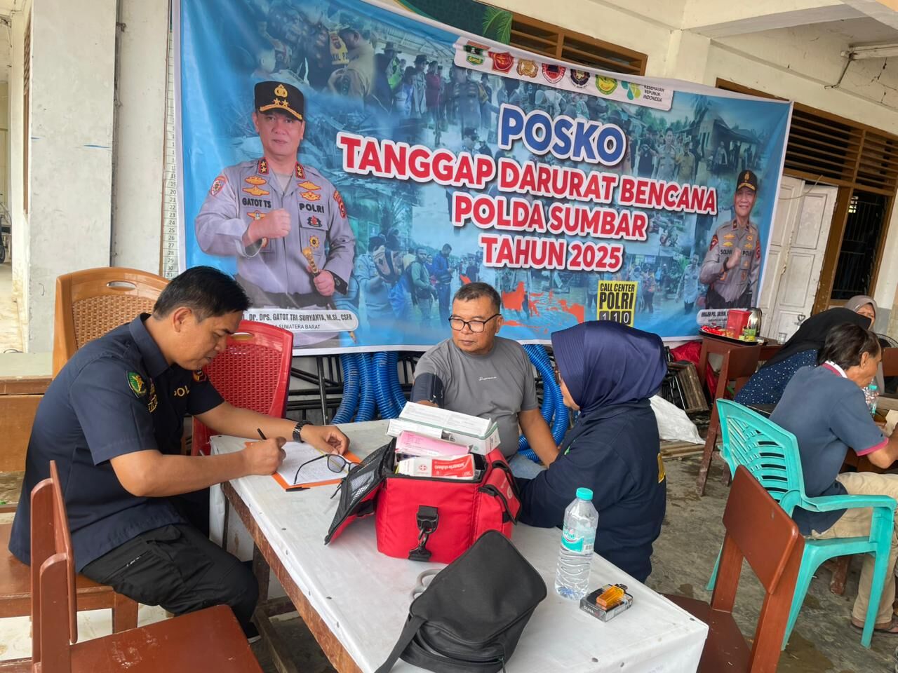 300 Warga Terdampak Banjir di Padang Terima Layanan Kesehatan Gratis dari Sidokkes Polresta Padang