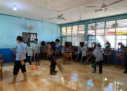 Siswa SMPN 29 Padang dan Damkar Goro Bersihkan Sekolah
