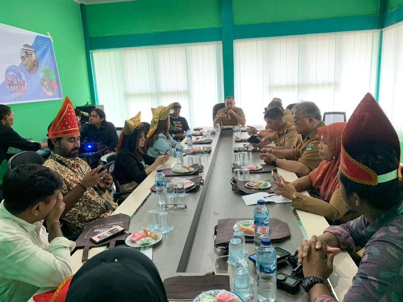 IKM Gambir Koto Taratak Sutera Gelar Temu Bisnis Internasional, Buka Peluang Ekspor ke India, Pakistan, dan Thailand