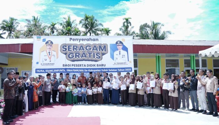 Pemkab Solsel Bagikan 5.860 Stel Seragam Gratis di KPGD