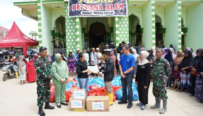 BCA Terjun Langsung Salurkan Bantuan Kemanusian dan Dukung Pemulihan Korban Bencana di Sumbar