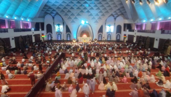 Jelang Malam Tahun Baru 2026, Masjid Raya Syekh Ahmad Khatib Al-Minangkabawi Dipadati Warga