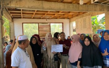 Nevi Zuairina Salurkan Bantuan dan Tinjau Korban Banjir