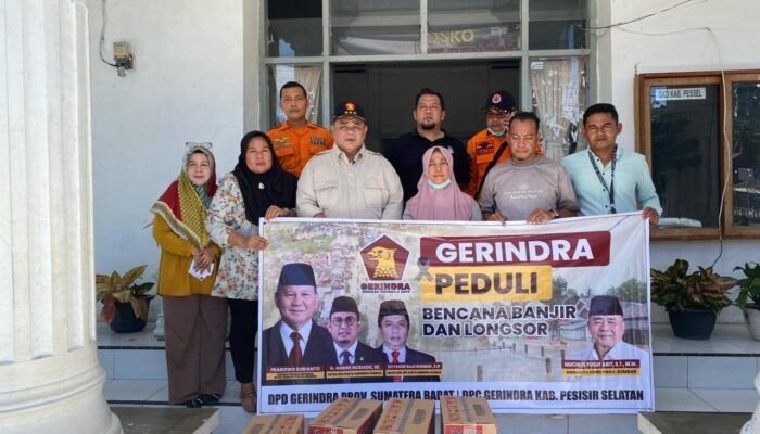 Yusuf Abit Bagikan Beras untuk Warga