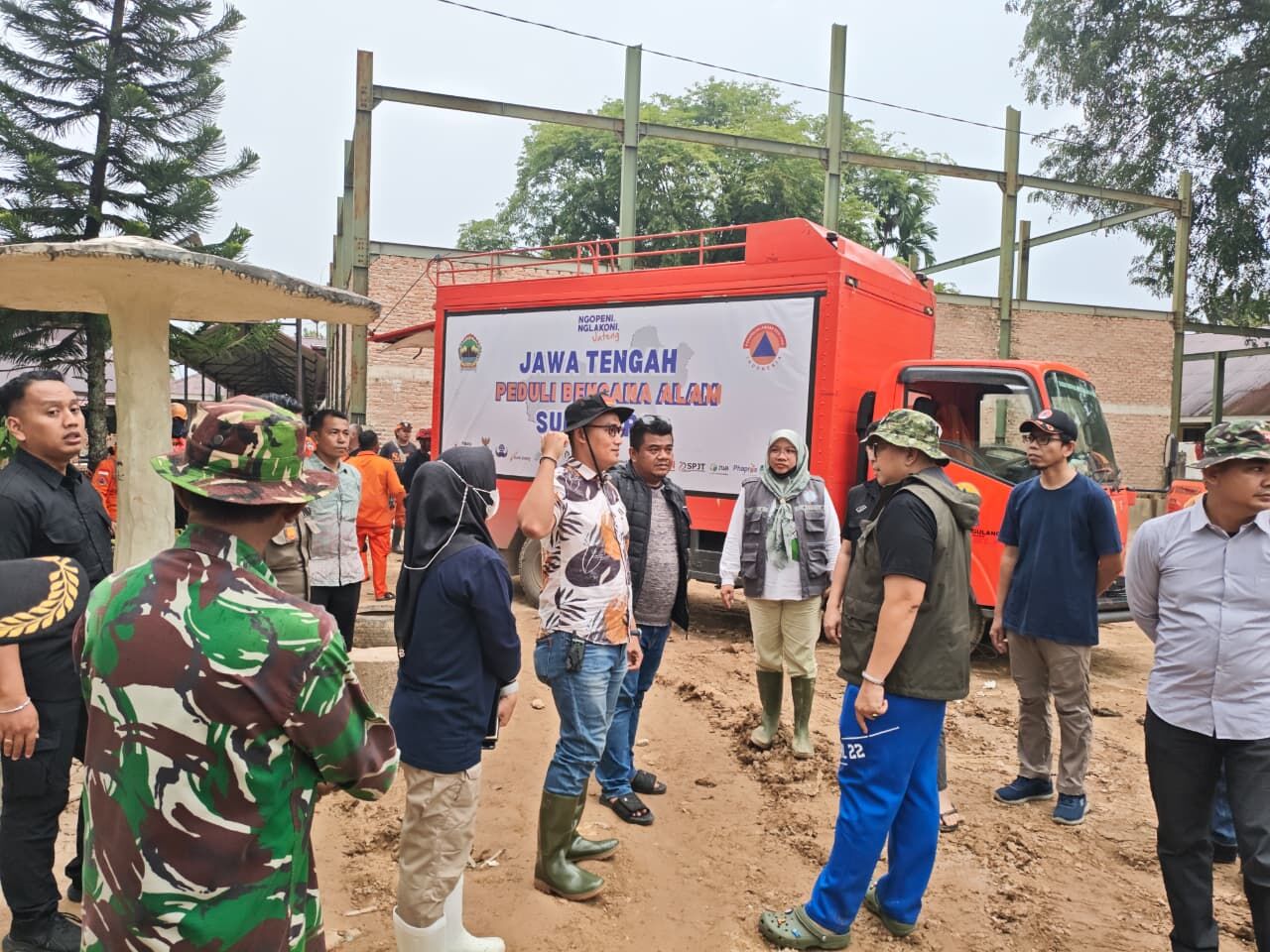 Kasat Pol PP Dampingi Sekda Tinjau SMA N 12 Padang di Gurun Laweh, Siapkan Langkah Pemulihan Pascabencana