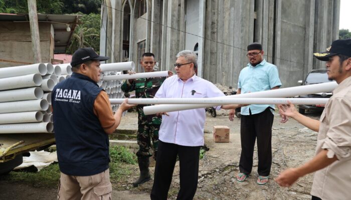 Ketua DPRD Sumbar Salurkan 200 Pipa Air Bersih
