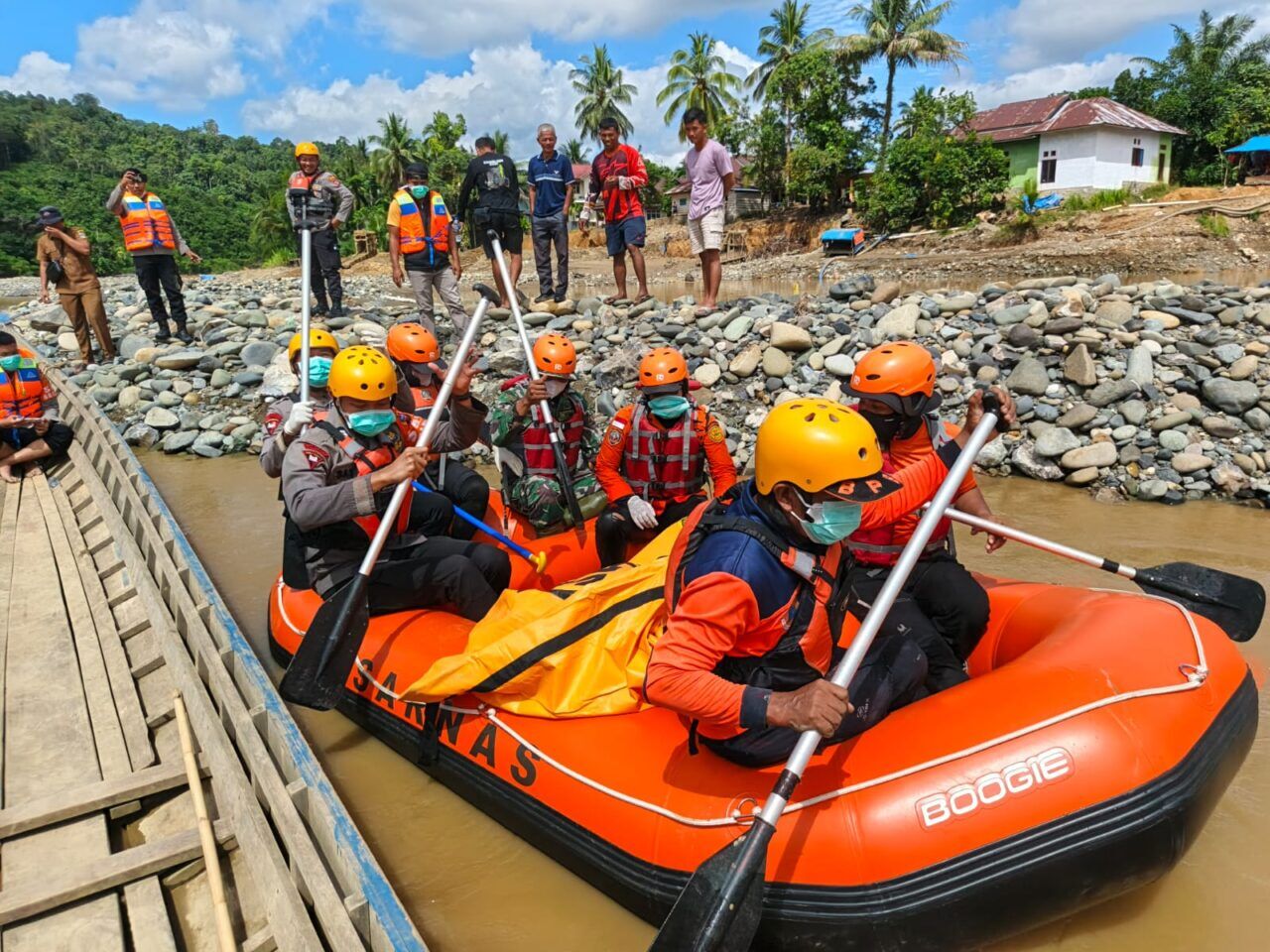 Tiga Hari Hilang, Korban Hanyut Batang Bangko di temukan meninggal di Aliran Sungai Batang Hari Solok Selatan