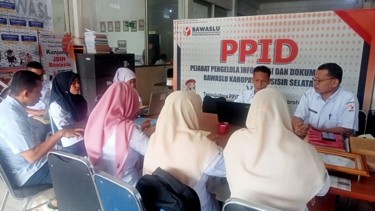 Bawaslu Pesisir Selatan Gandeng Dinas Perpustakaan dan Arsip Perkuat Tata Kelola Kearsipan