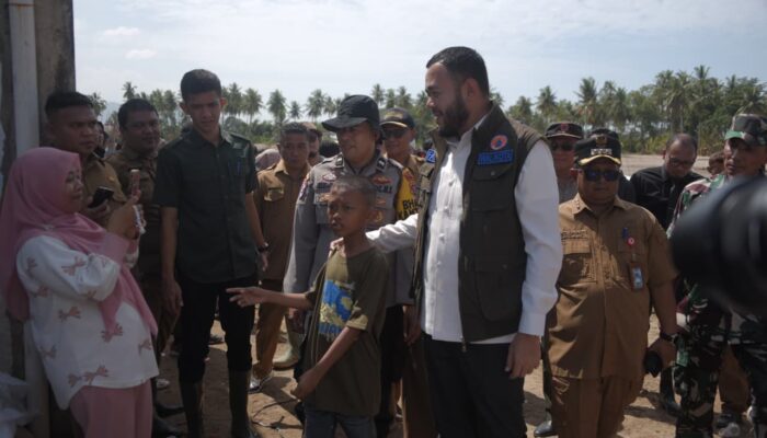 Fadly Amran Apresiasi Dar el-Iman dan UPI, 400 Mahasiswa Bersihkan Rumah Warga Terdampak Banjir