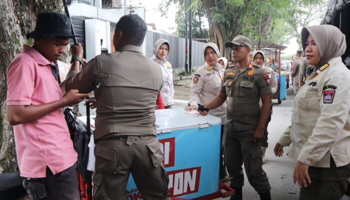 PKL Bandel di Padang Ditertibkan, Fasum Dijadikan Lokasi Berjualan