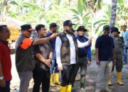 150 Personil Gabungan Goro di Kampung Apa, Rumah Warga Korban Banjir Dibersihkan
