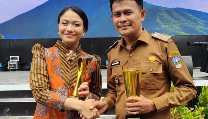 Bupati Dharmasraya Terima Penghargaan Upakarya Wanua Nugraha 2025, Komitmen Reformasi Tata Kelola Pemerintahan Nagari