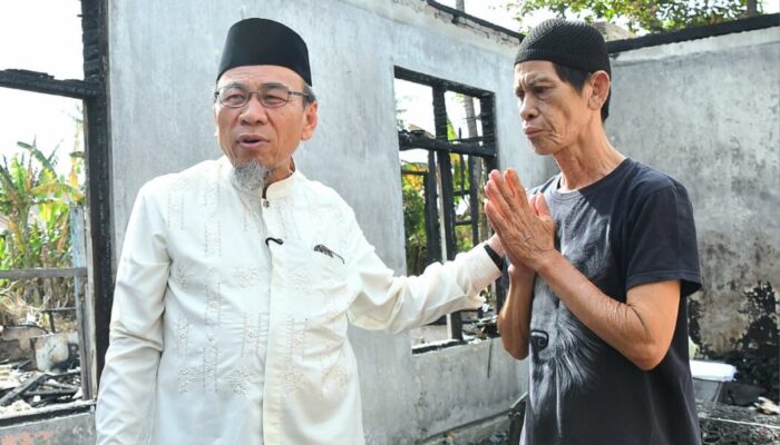 Maigus Nasir Serahkan Bantuan ke Korban Kebakaran Rp20 Juta