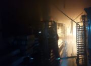 Ruko Indonesia Bakery di Padang Dilalap Si Jago Merah