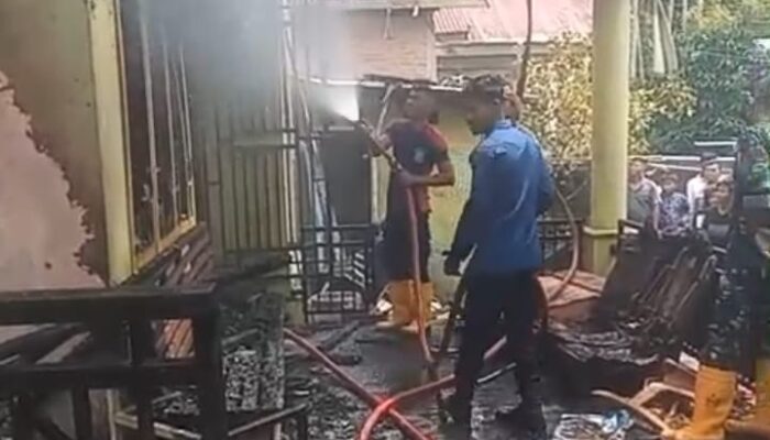 Satu Rumah Warga di Barung-Barung Balantai Pessel Terbakar, Kerugian Capai Rp1,5 Miliar