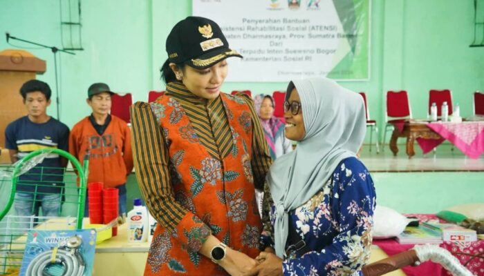 Bupati Dharmasraya Salurkan Bantuan ATENSI ke 861 PPKS, Bukti Kehadiran Pemerintah