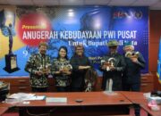 10 Kepala Daerah dan 3 Wartawan Raih Trofi Abyakta