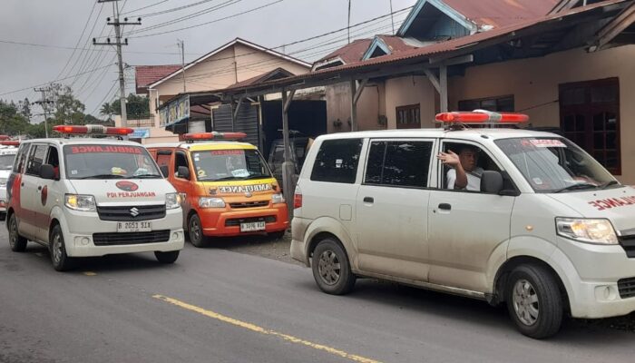 Baguna PDI Perjuangan Bantu Korban Banjir