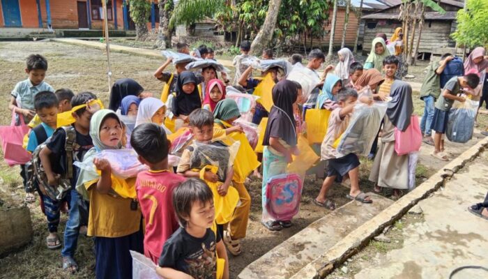 Telkom Salurkan Bantuan dan Program Sosial di Daerah Aceh yang Terdampak Bencana