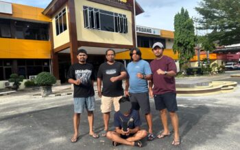 Pegawai Grande Ambil HP Pengunjung