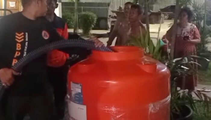 BPBD Suplai Air Bersih ke Huntara Lubuk Buaya