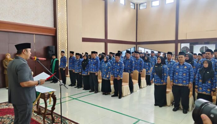93 orang pejabat administrator, pengawas dan fungsional di Lingkungan Pemerintah Daerah Kabupaten Sijunjung dilantik