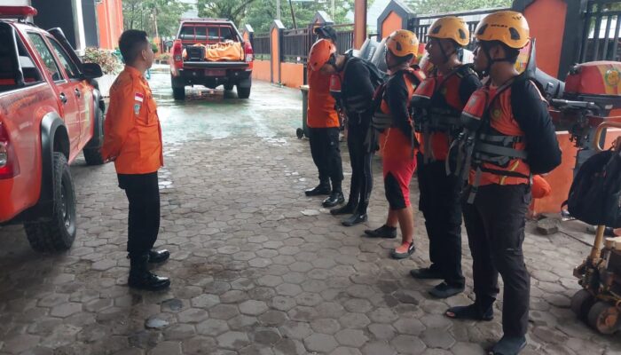 8 Remaja Terjebak Banjir Bandang di Sungai Bangek, Tim SAR Padang Berpacu dengan Hujan Selamatkan Semua Korban