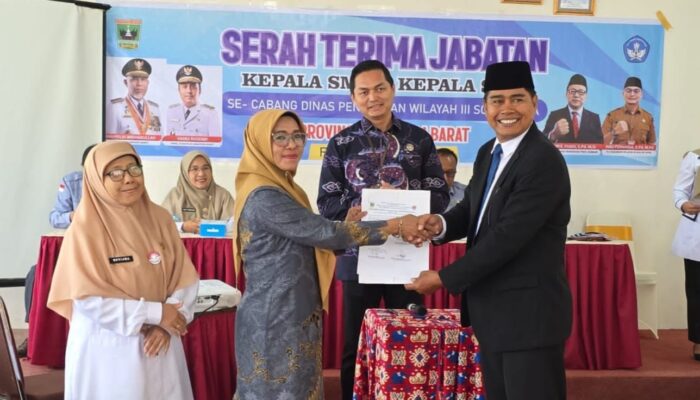 Sertijab 9 Kepala SMA/SMK di Solok Raya, Plt.Kacabdin Tekankan Penguatan Karakter dan Pesantren Ramadhan