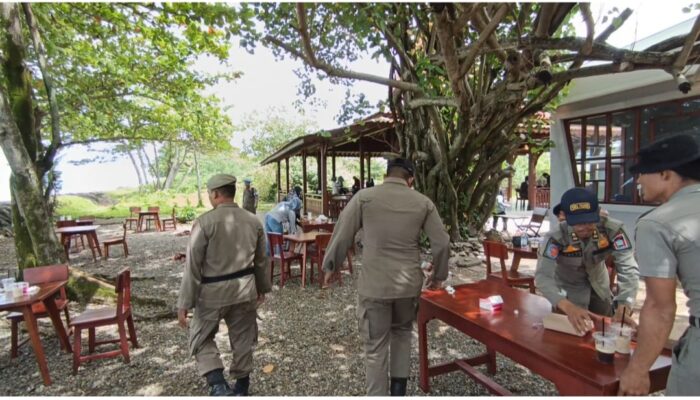 Satpol PP Padang Tertibkan Warung Makan Buka Siang Hari Pada Bulan Ramadan
