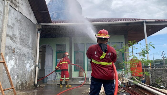 Masjid Raya Ahlussunah Sungai Sapih Terbakar, Damkar Selamatkan Aset Senilai Hampir Rp1 Miliar