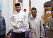 Fadly Amran Serahkan Hibah Rp40 Juta untuk Pembangunan Masjid Nurul Istiqamah Timbalun