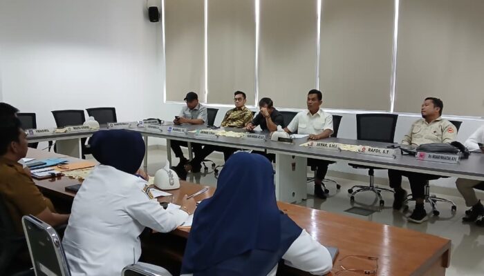 DPRD dan Pemko Sepakati Pembenahan Parkir di Pantai Padang