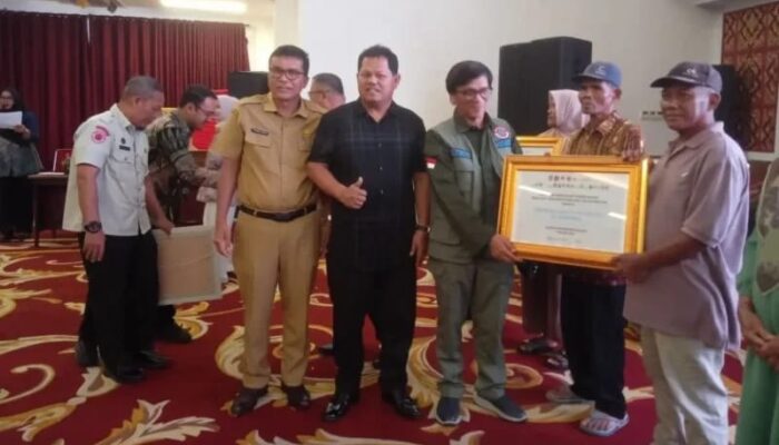 Pemerintah Salurkan Rp2,415 Miliar untuk Perbaikan Rumah Korban Siklon Senyar di Pesisir Selatan