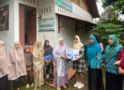 ASN dan PKK Payakumbuh Selatan Berbagi Takjil untuk Pengendara