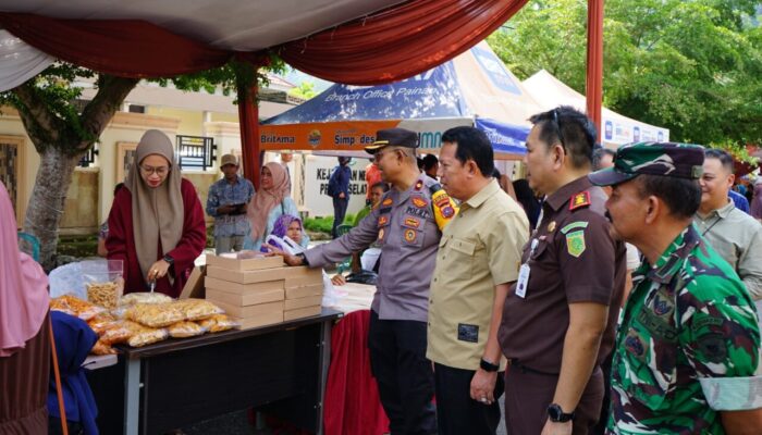 Kejari Pessel Luncurkan UMKM Mitra Adhyaksa, Warga Serbu Pasar Murah Ramadan